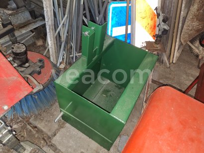 Online aukce:  ČELNÍ ZÁVAŽÍ NA TRAKTORY JOHN DEERE