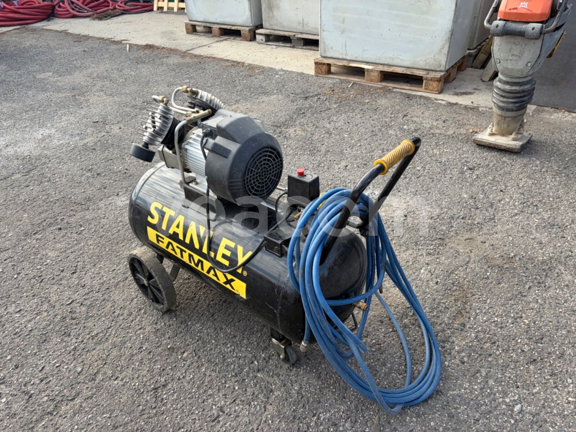 Online aukce:   STANLEY FATMAX DV2 400/10/100