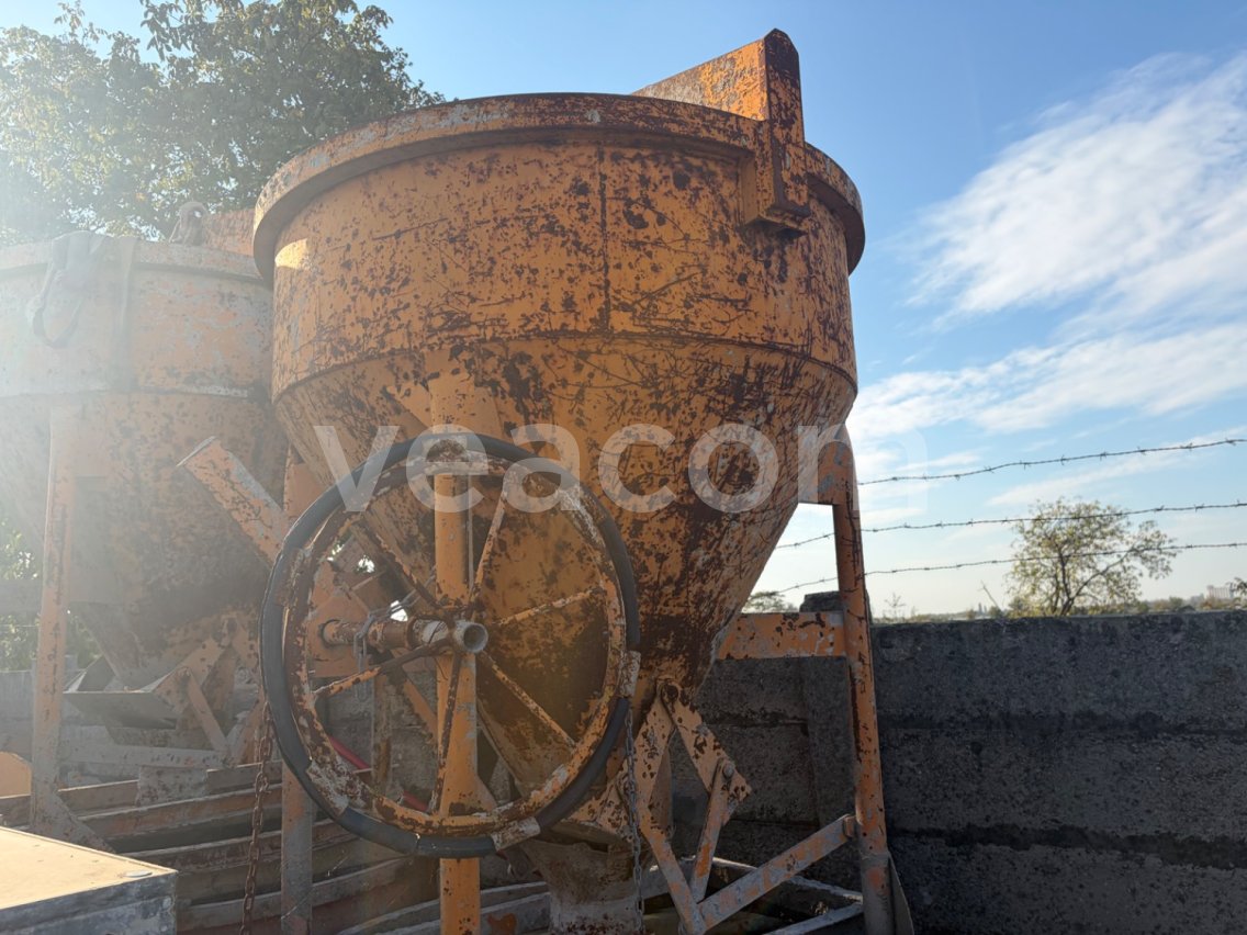 Online aukce:   BÁDIA 750L