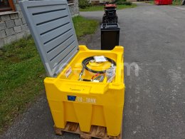 Online aukce:   TANKOVACÍ NÁDRŽ S ČERPADLEM 12 VOLTU 330 LITRŮ