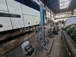 Online aukce:   ZVEDÁKY AUTOBUSOVÉ 2 KS S OVLADAČEM
