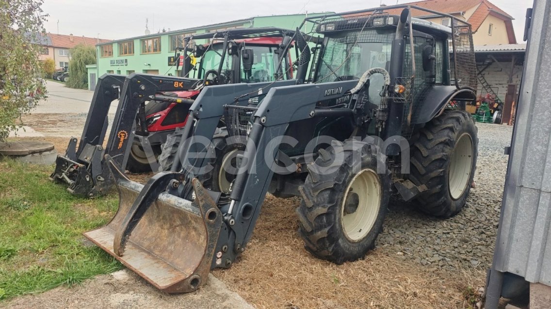 Online aukce: VALTRA  N123 4X4 + ČELNÍ NAKLADAČ