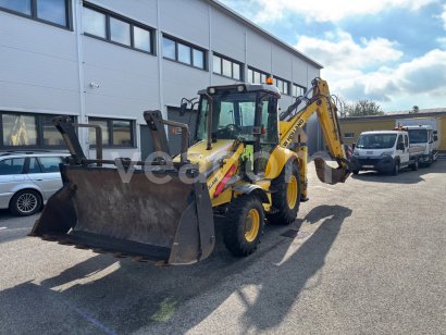 Aukcja internetowa: NEW HOLLAND  LB 110 B - 4BT 4X4