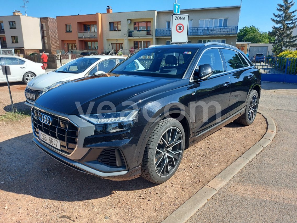 Online aukce: AUDI  Q8