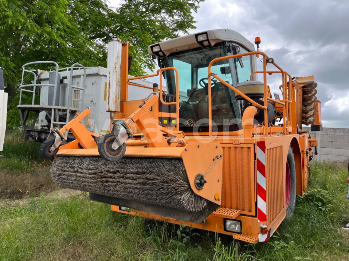 Online auction:   DUCKER SVF900