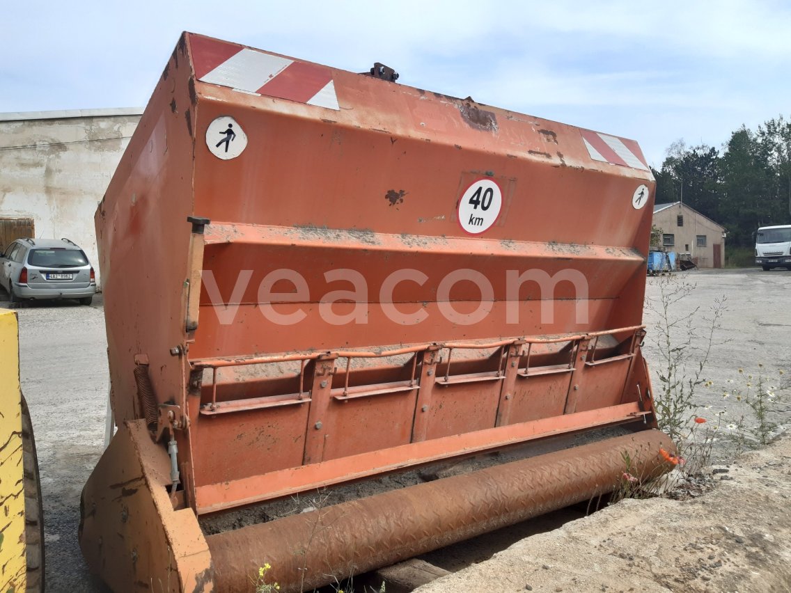 Online auction:   Podrcovač k válci