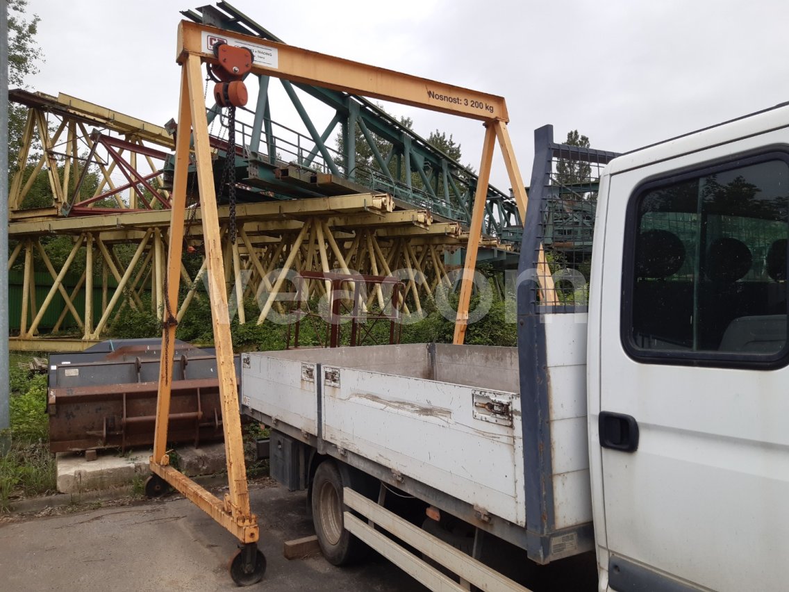 Online auction:   CRANES & TRAIDING KRJ32