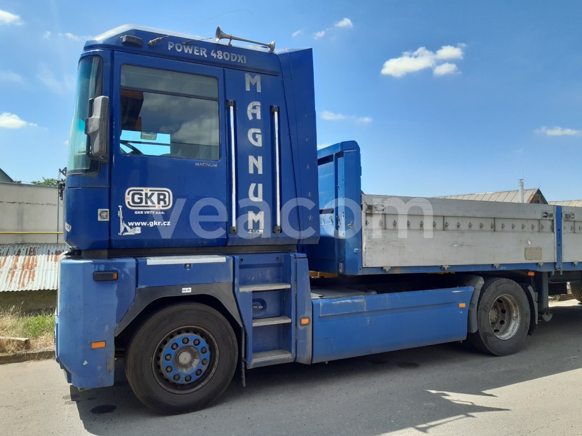 Online auction: RENAULT  MAGNUM 480.19 T 4x2 + SCHMITZ SPR