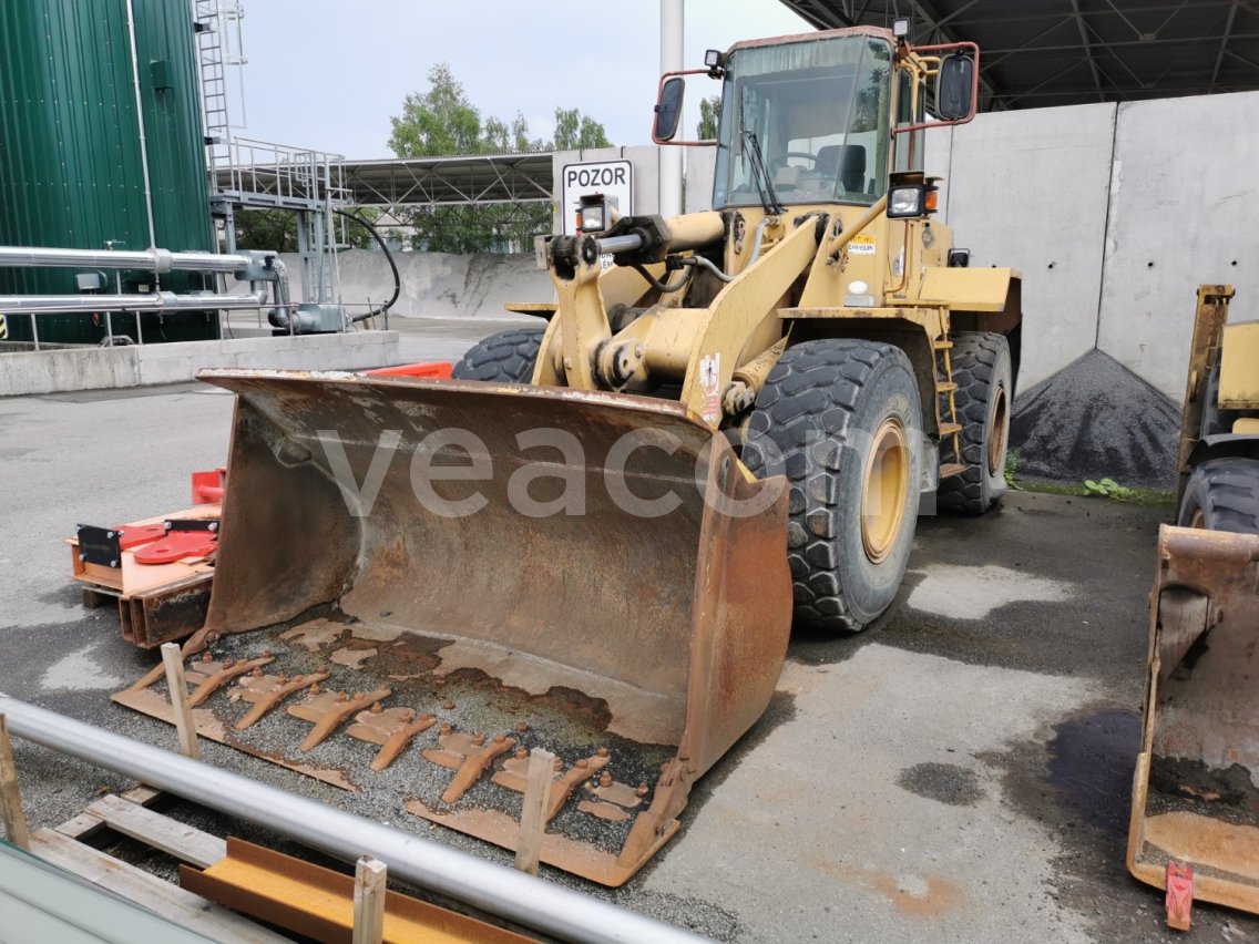 Online auction: CAT  936F