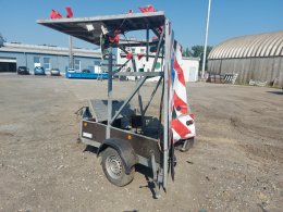 Online aukce:   Přípojný vozík se šipkovým značením HIT HOFMAN HH1B01
