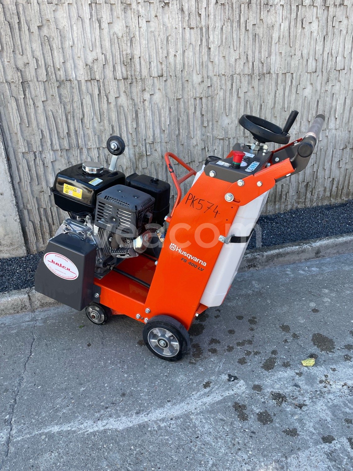 Online auction:   HUSQVARNA FS400 LV