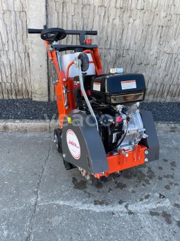 Online aukce:   HUSQVARNA FS400 LV