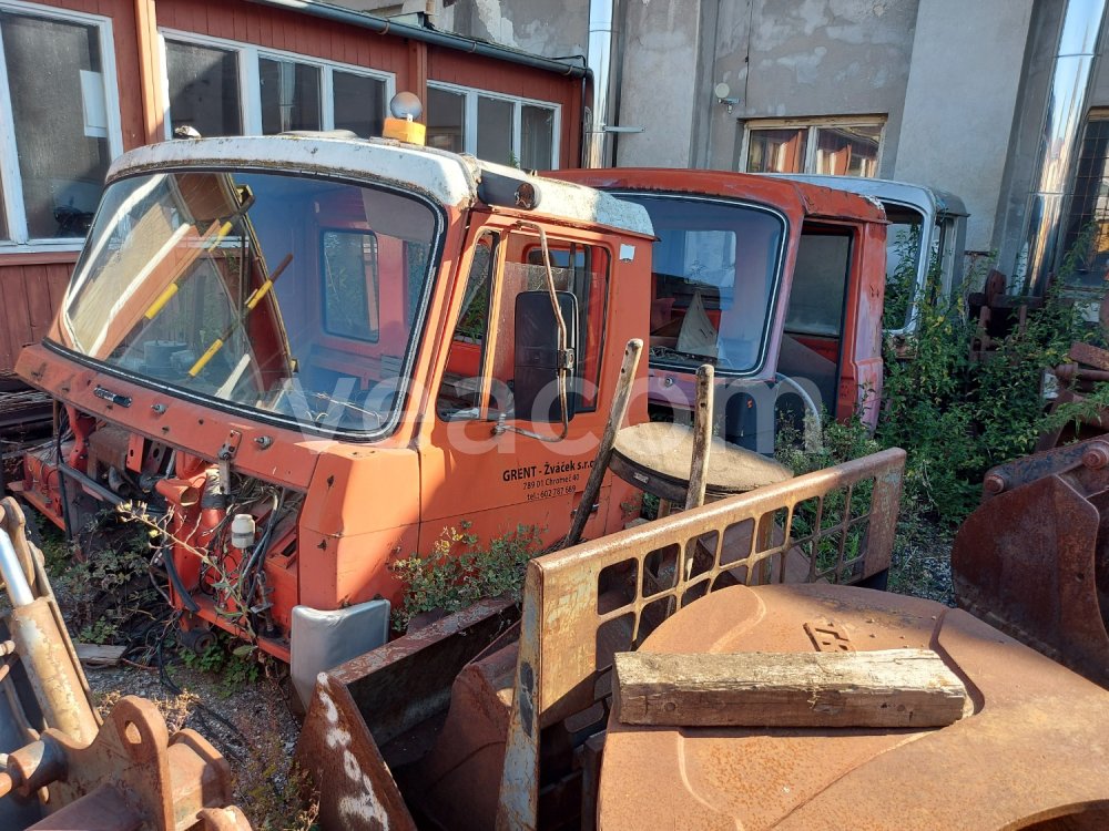 Online aukce:  3x kabina T815