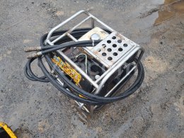 Online aukce: JCB  BEAVER + kladivo 2