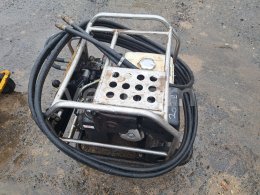 Online aukce: JCB  BEAVER + kladivo 2