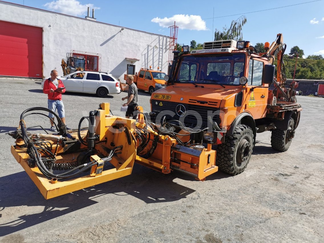 Online árverés: MB  UNIMOG U 650 + 5  ks příslušenství