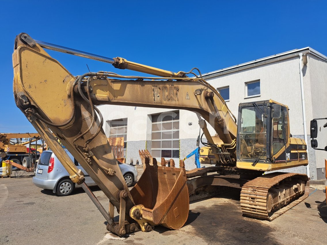 Online auction: CATERPILLAR  322 LN