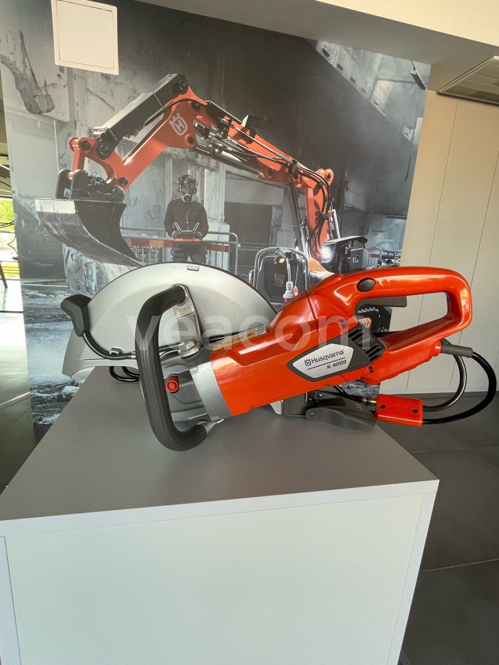 Online auction:  HUSQVARNA K4000