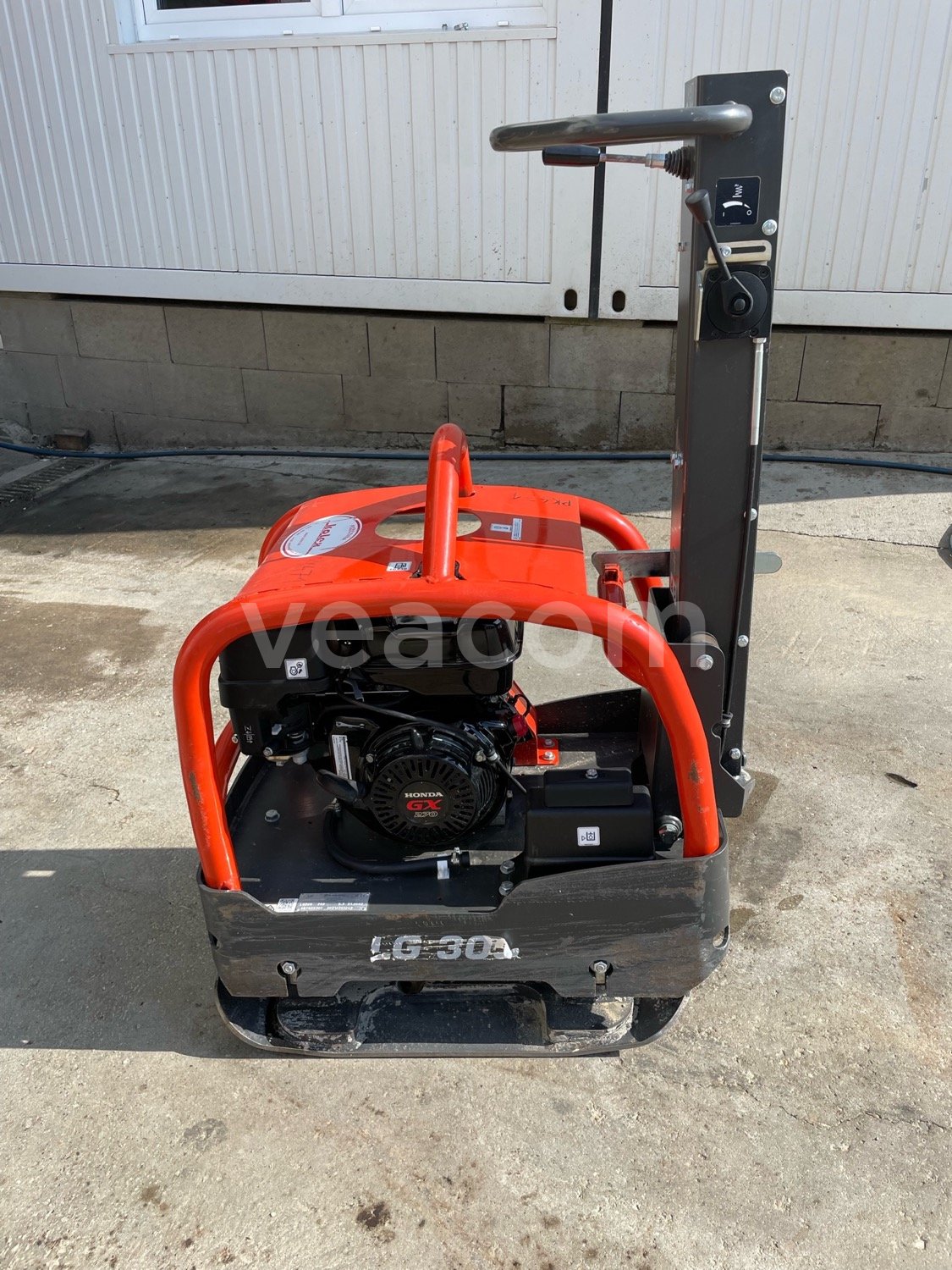 Online auction:   HUSQVARNA LG300