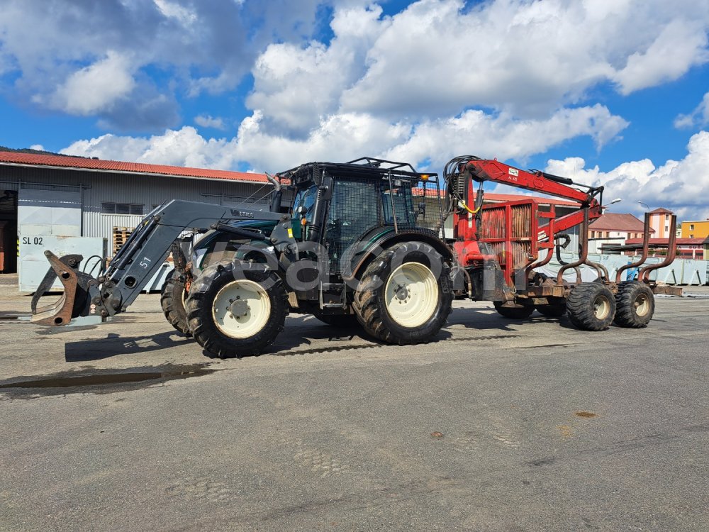 Online aukce:  VALTRA N103 4x4 s nakladačem a vývážečkou + HNJ