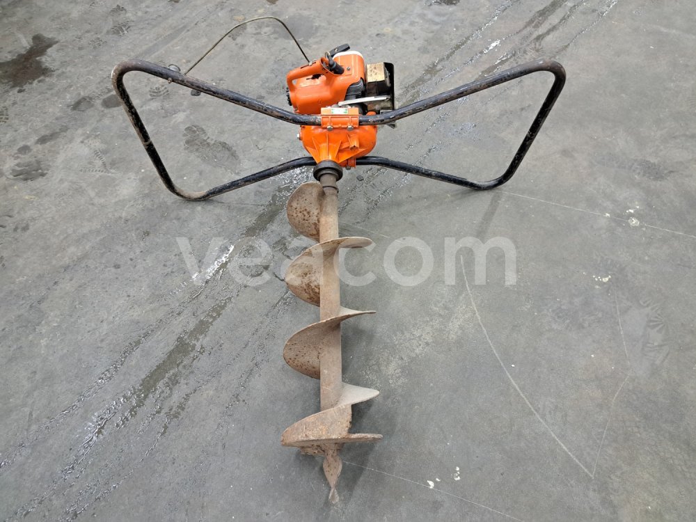 Online aukce:  Stihl 4308- vrták do země