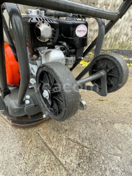 Online auction:   HUSQVARNA LF130