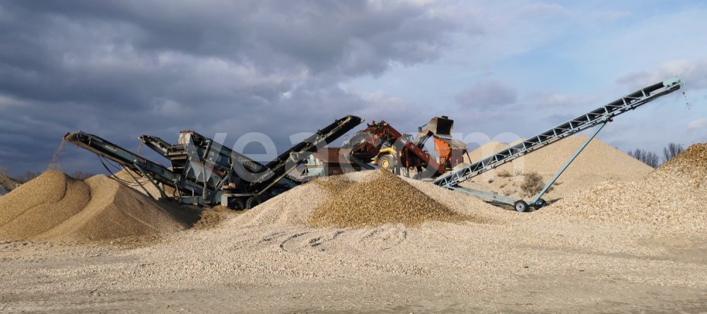 Online auction: FINLAY  310 A POWERSCREEN CHIEFTAIN NA MOKRÉ TRIEDENIE, TRIEDIČKA, PREDTRIEDIČKA.