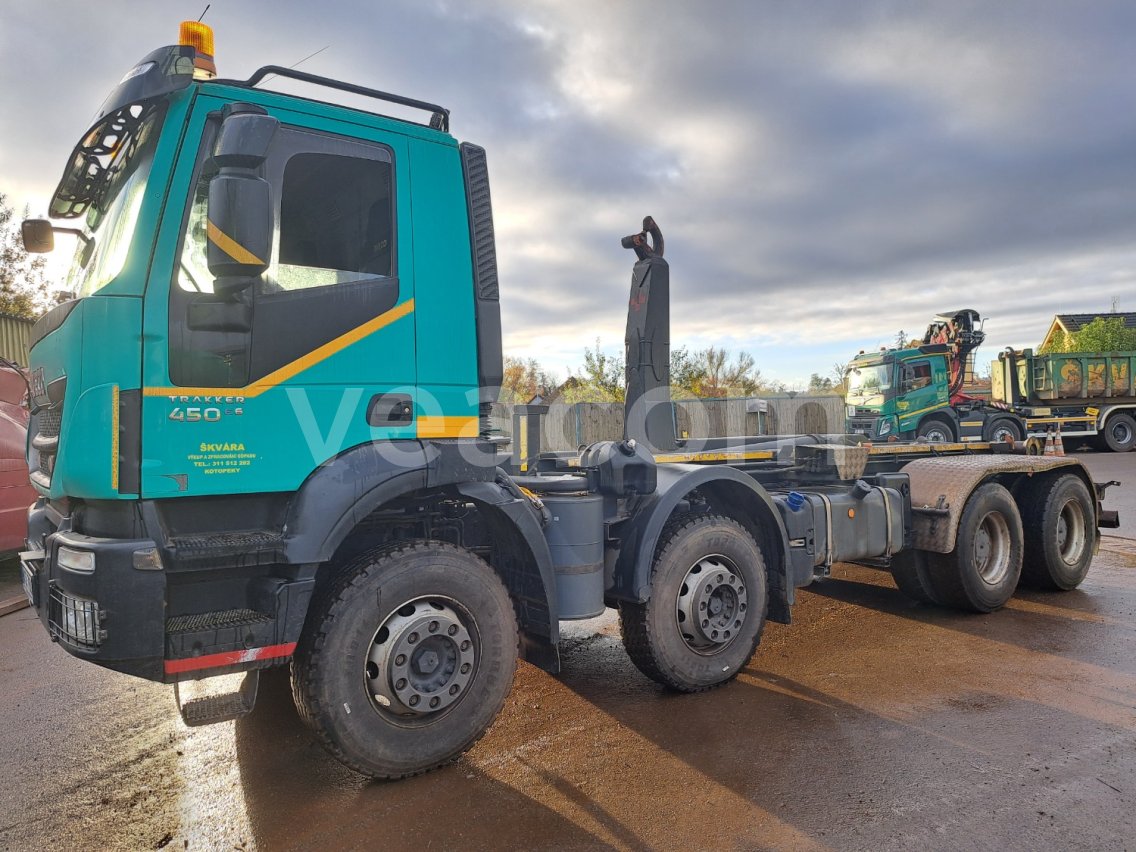 Online auction: IVECO  TRAKKER 450 8X4