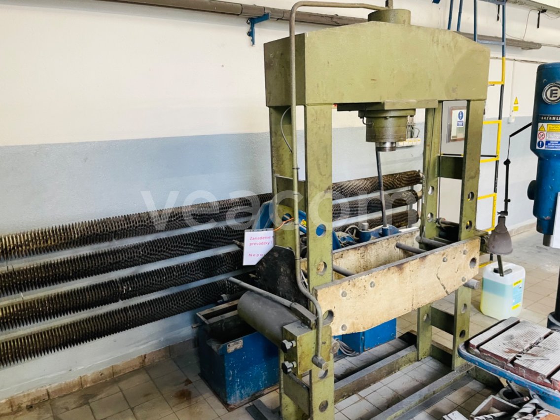 Online auction:   OMCN 160