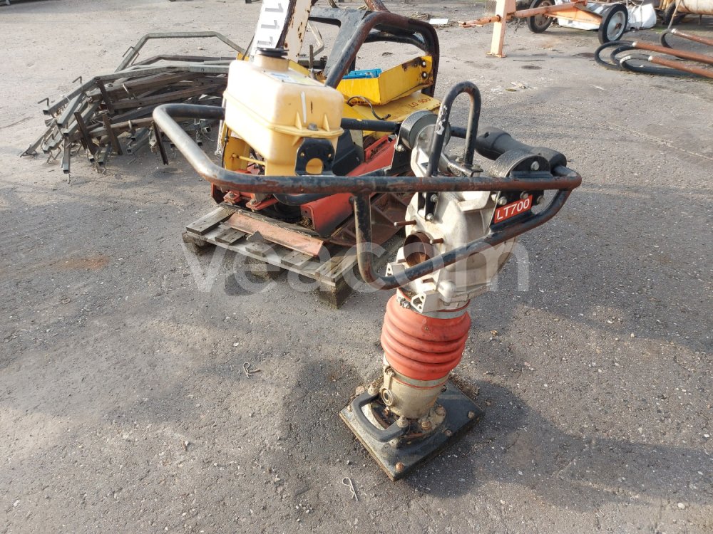 Online auction:  DYNAPAC LT 700