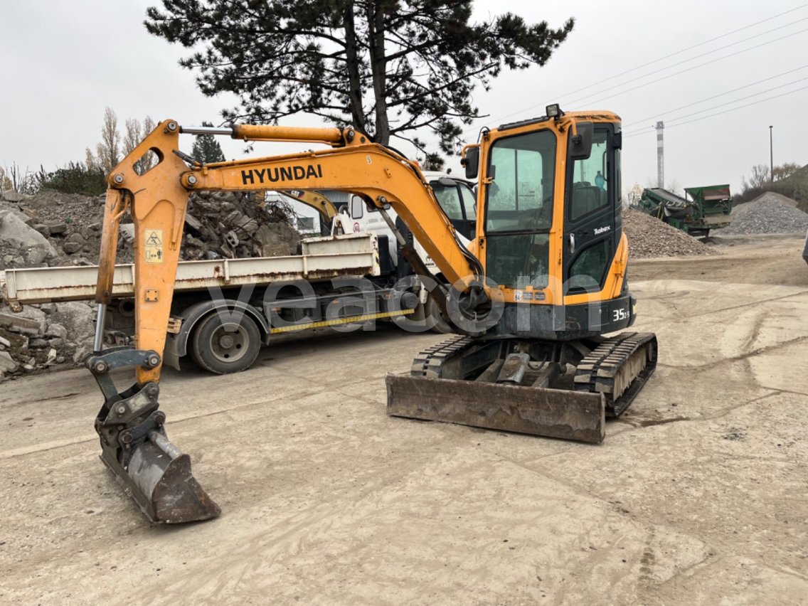 Online auction: HYUNDAI  35Z - 9