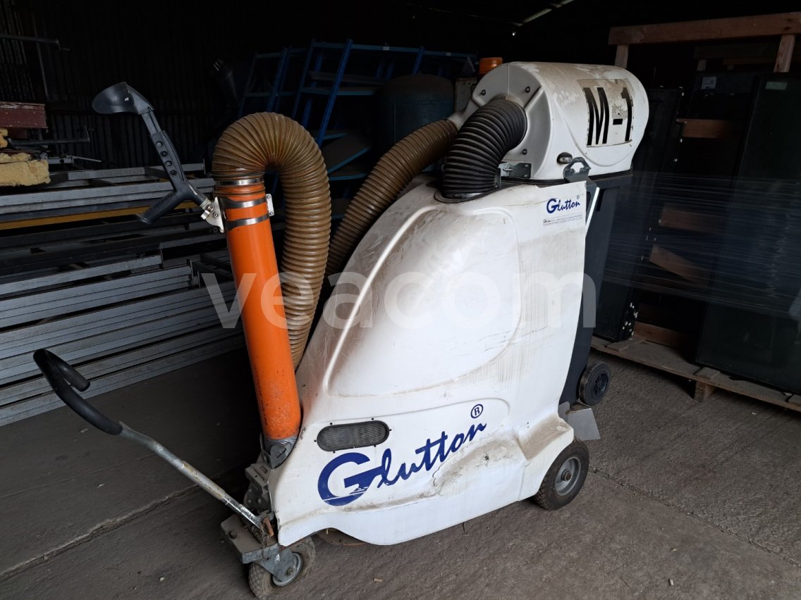 Online aukce:   GLUTON