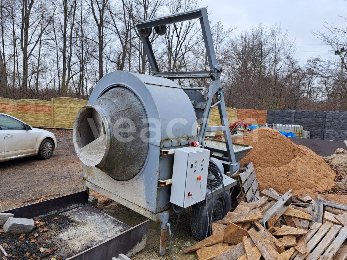 Online aukce:   Stavenbní míchačka
