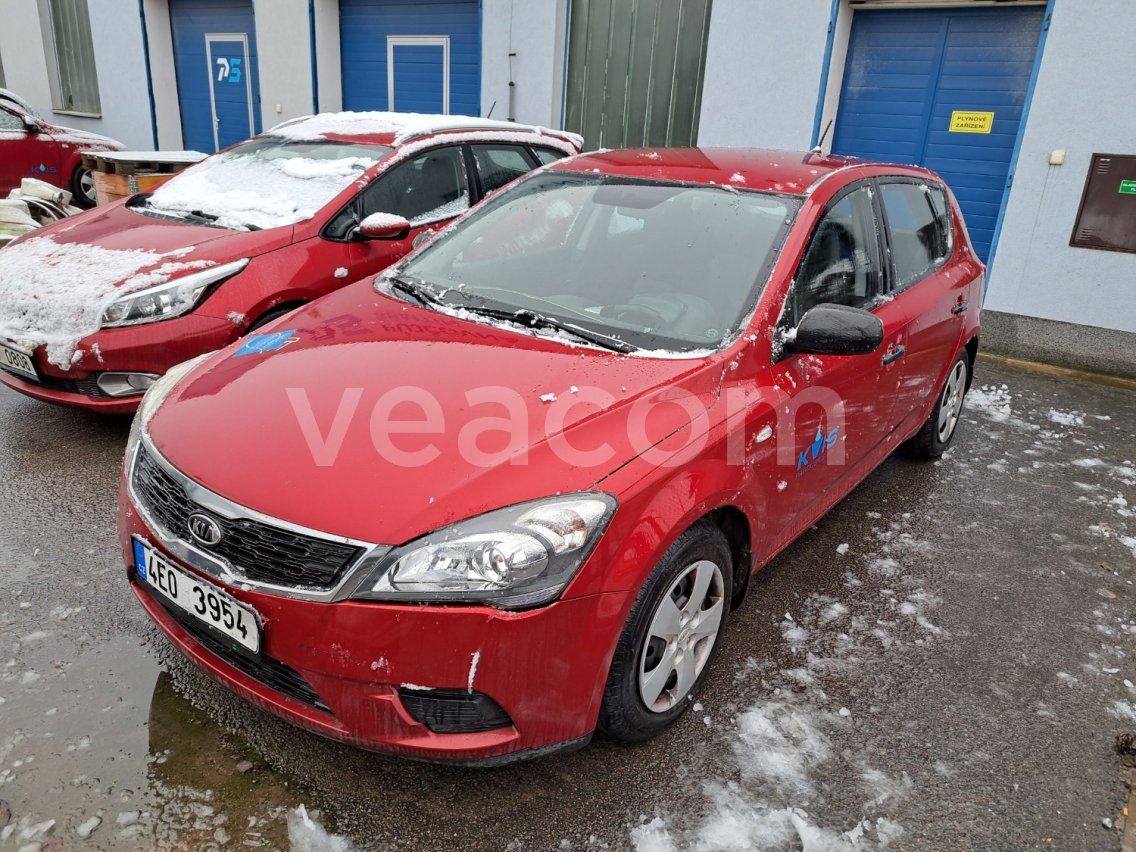 Online auction: KIA  CEED