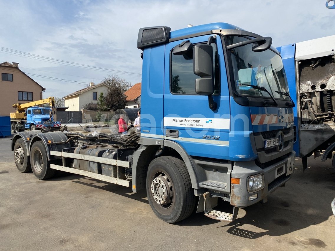 Online auction: MERCEDES-BENZ  2532 L 6x2