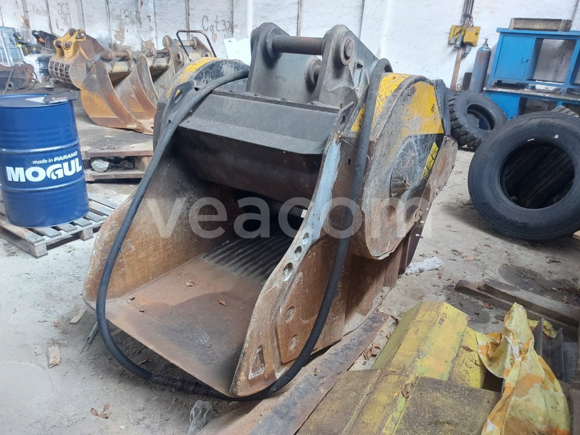 Online aukce:   MB CRUSHER BF 90.3