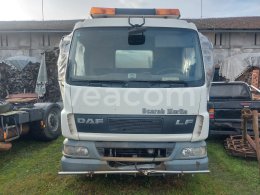 Online auction: DAF  STREET CLEANSING