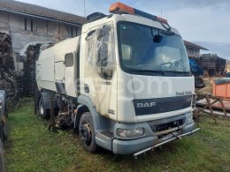 Online auction: DAF  STREET CLEANSING