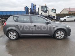 Online auction: KIA  CEED