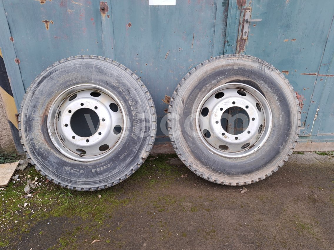 Online auction:   KOLA BRIDGESTONE M 840