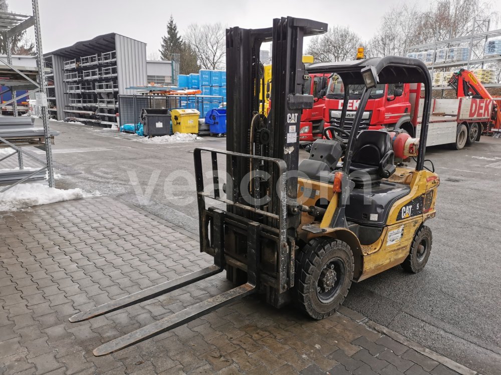 Online aukce: CATERPILLAR  GP25N