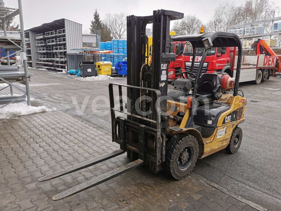 Online aukce: CATERPILLAR  GP25N