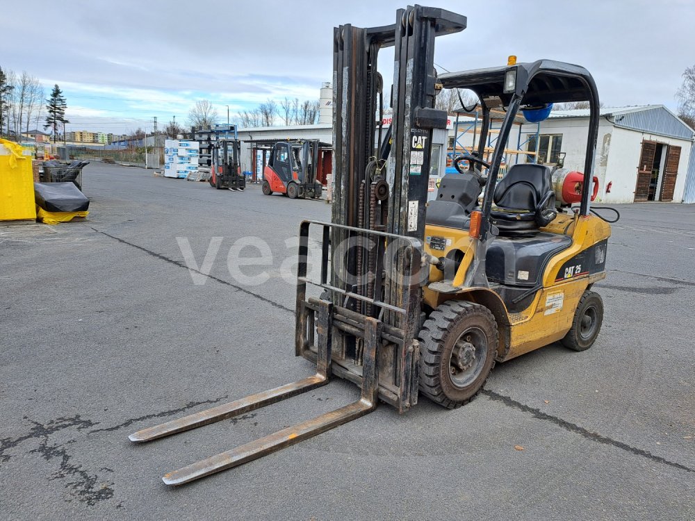 Online aukce: CATERPILLAR  GP 25 N