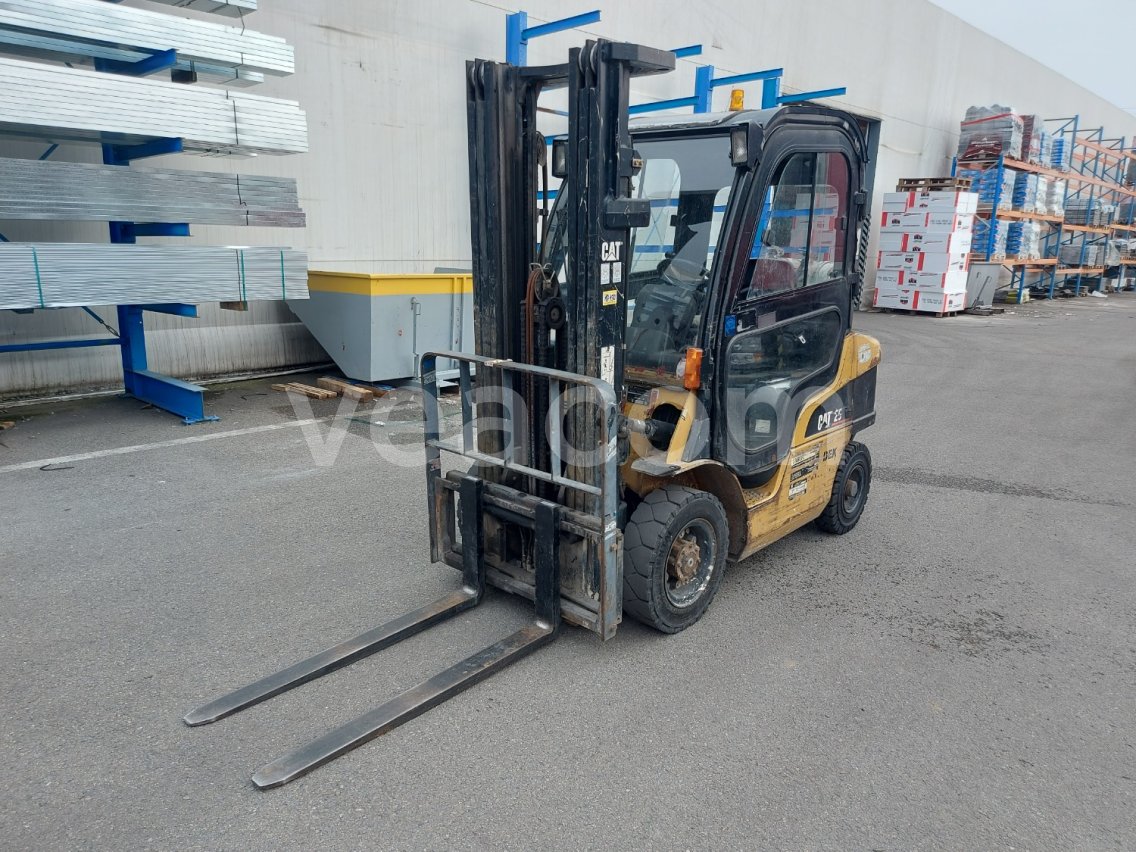 Online aukce: CATERPILLAR  GP 25 N