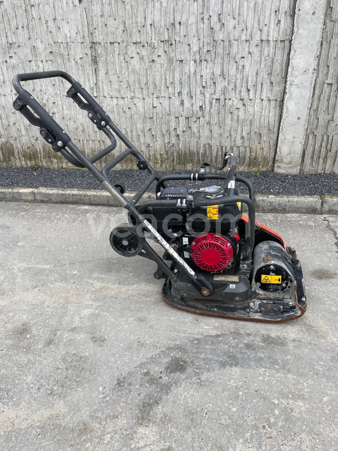 Online auction:   HUSQVARNA LF100