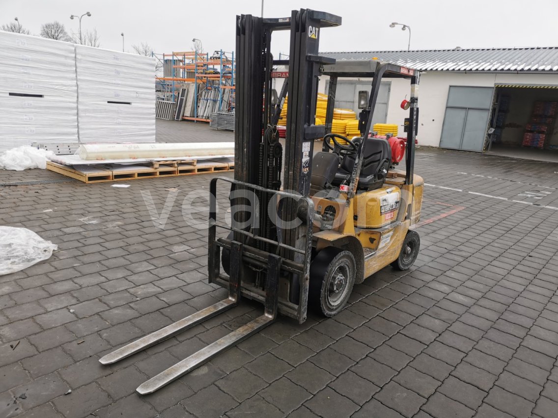 Online aukce: CATERPILLAR  GP25K