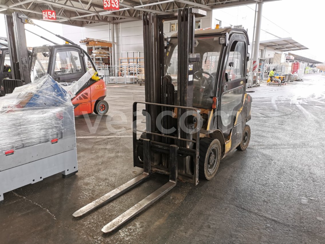 Online aukce: CATERPILLAR  GP25N