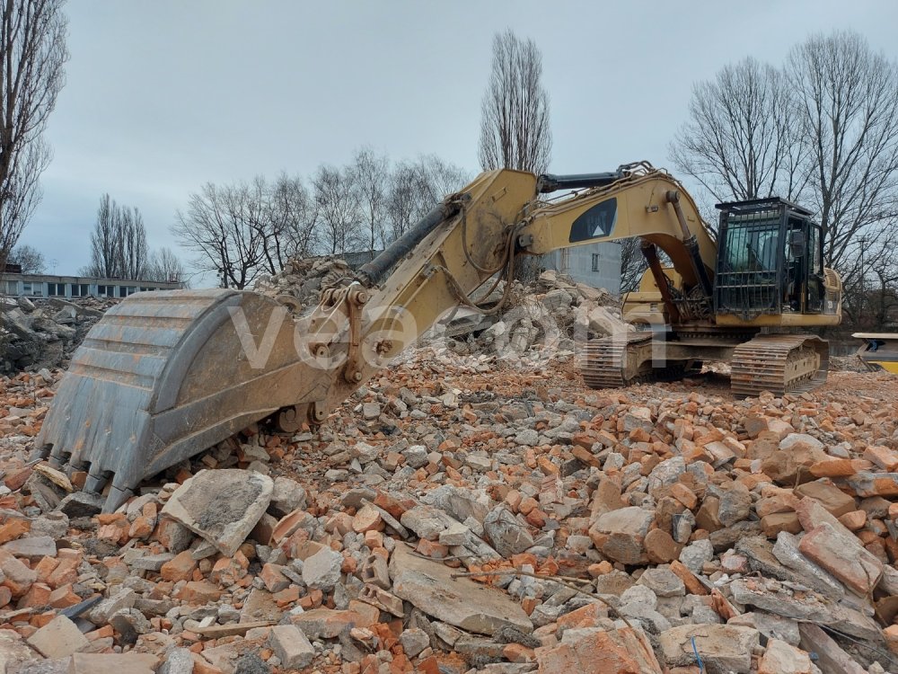Online aukce: CATERPILLAR  325D