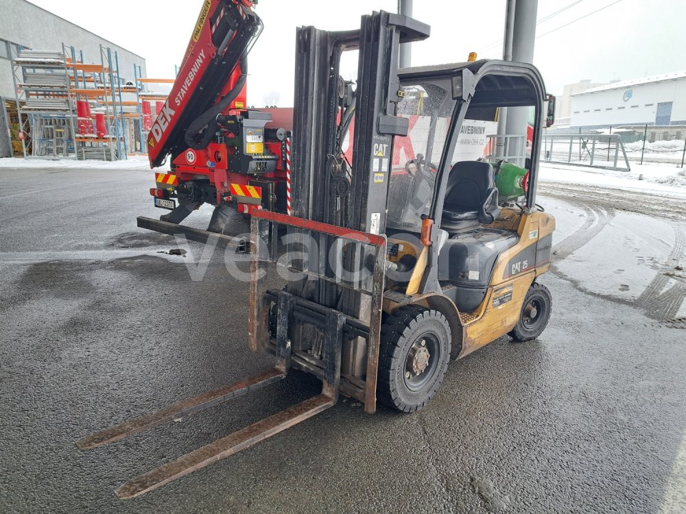 Online aukce: CATERPILLAR  GP25N