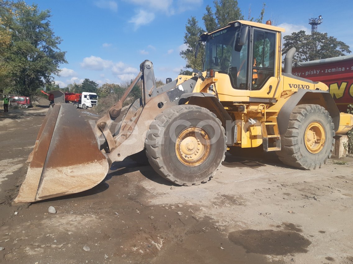 Online auction: VOLVO  L120F